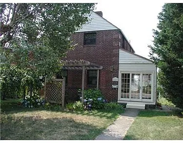 643 McCully St photo 1