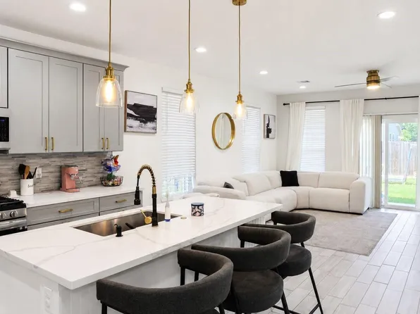 7711 Willow St, Houston, TX 77088