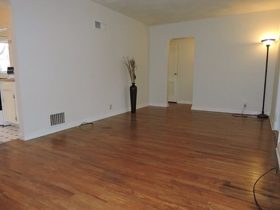 3rd image of 2274 E Indiana St