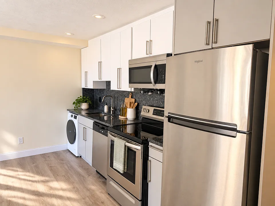 1028-1030 Commonwealth Ave #205
