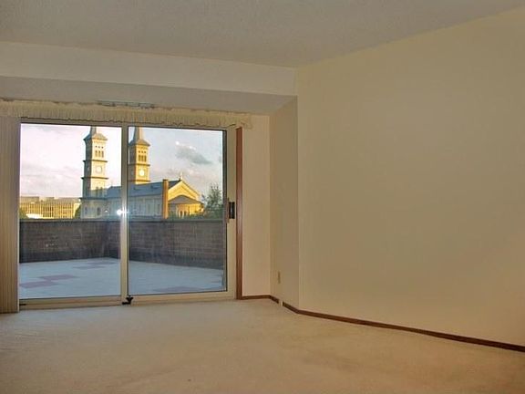 2nd image of 26 10th St W Unit 303
