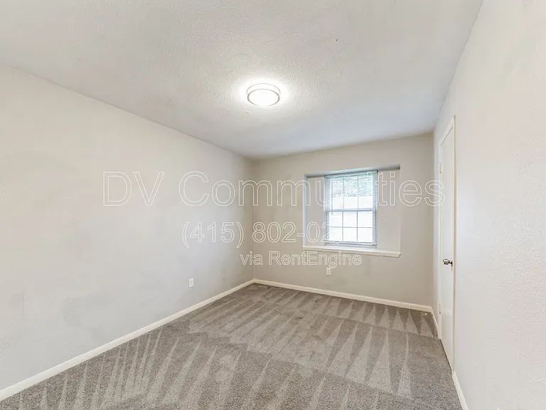 700 Meadowglen Dr — Photo 26