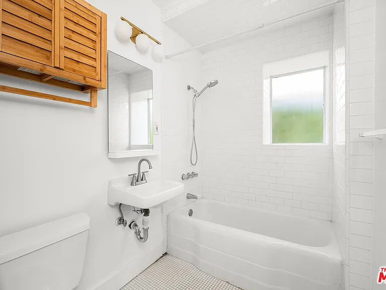 1819 Euclid St #B — Photo 10