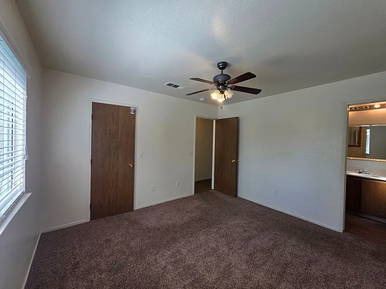 2211 W Sweet Ct — Photo 8