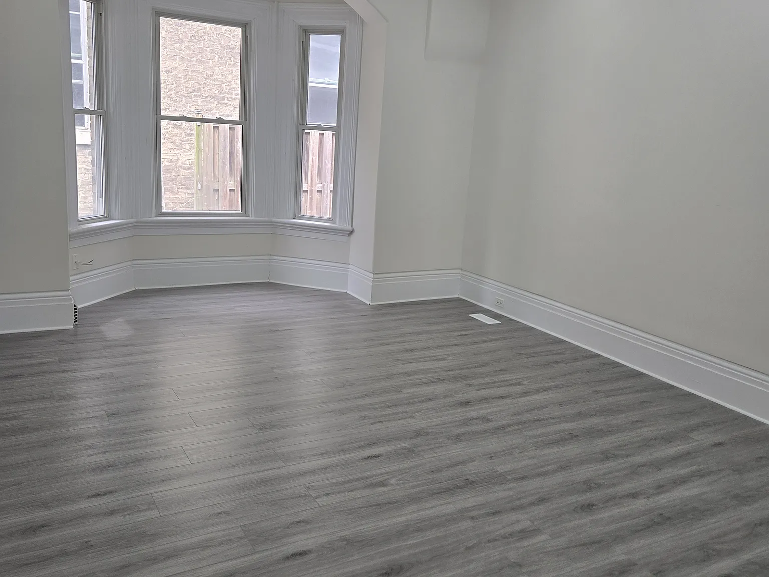 5 bed, 1500 sqft, $3,500 — Photo 2