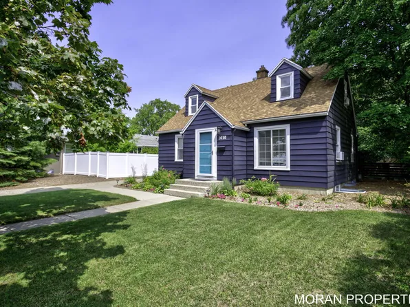 1610 Wisconsin St, Grand Haven, MI 49417