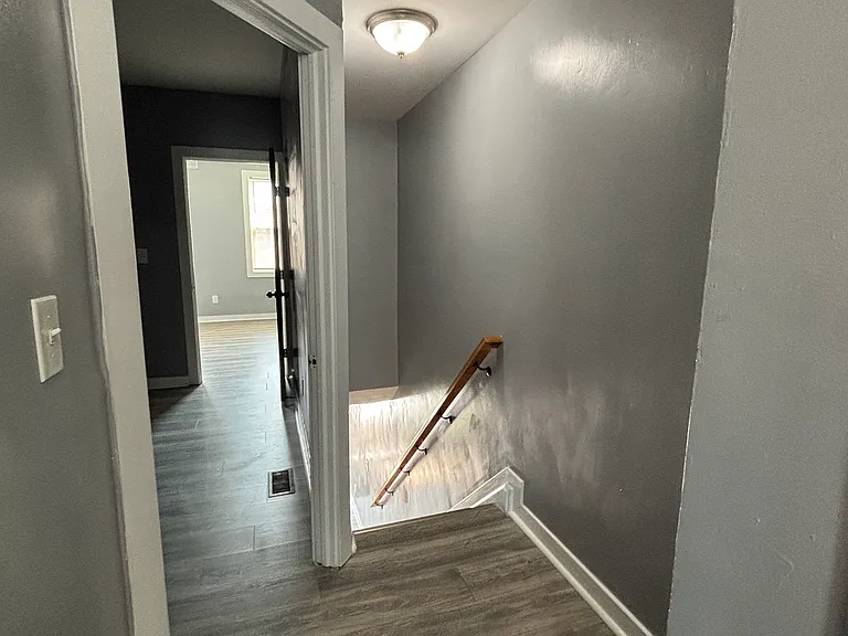 910 N Streeper St — Photo 12