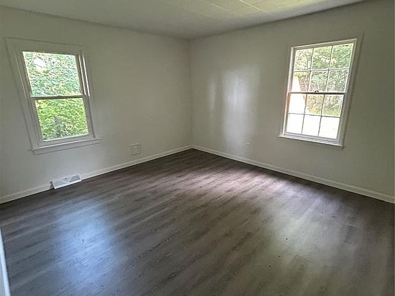 5th image of 71 W Adams Dr