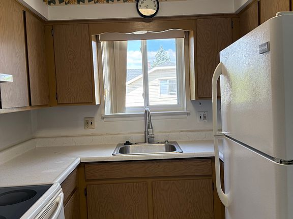 4th image of 2406 Fort Park Blvd #5