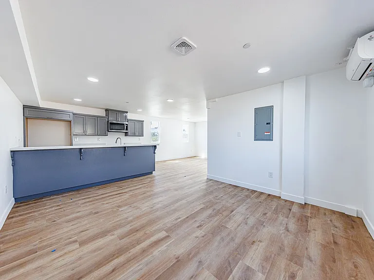Huge 2, 3 & 4 Bed 2026 Townhomes — Photo 24