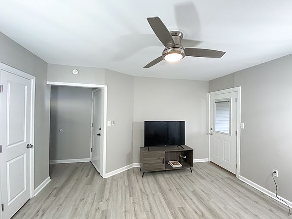 4th image of 1105-1107 Jefferson Ave #1107-1/2
