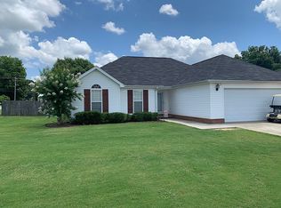 301 Nichole Ln, Muscle Shoals, AL 35661