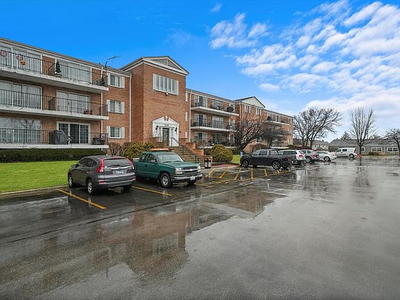 2nd image of 1110 N Farnsworth Ave APT 105