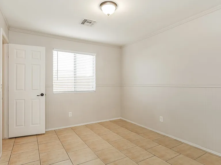 8216 W Globe Ave — Photo 14