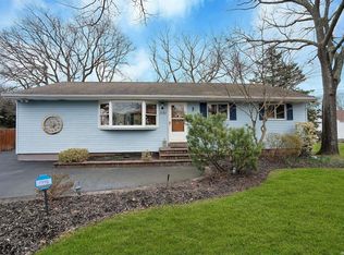 1131 Waverly Ave, Farmingville, NY 11738