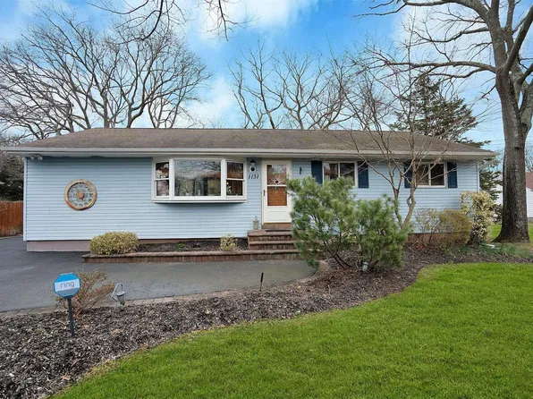 1131 Waverly Avenue, Farmingville, NY 11738