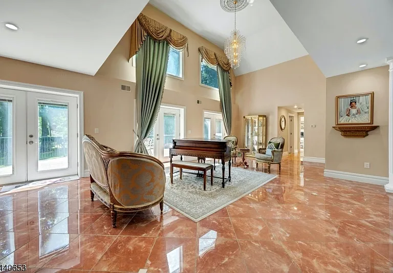 252 Mabel Pl — Photo 8