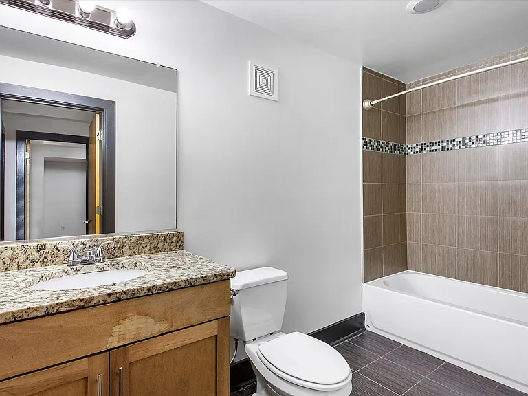 306 E Grace St #204 — Photo 14