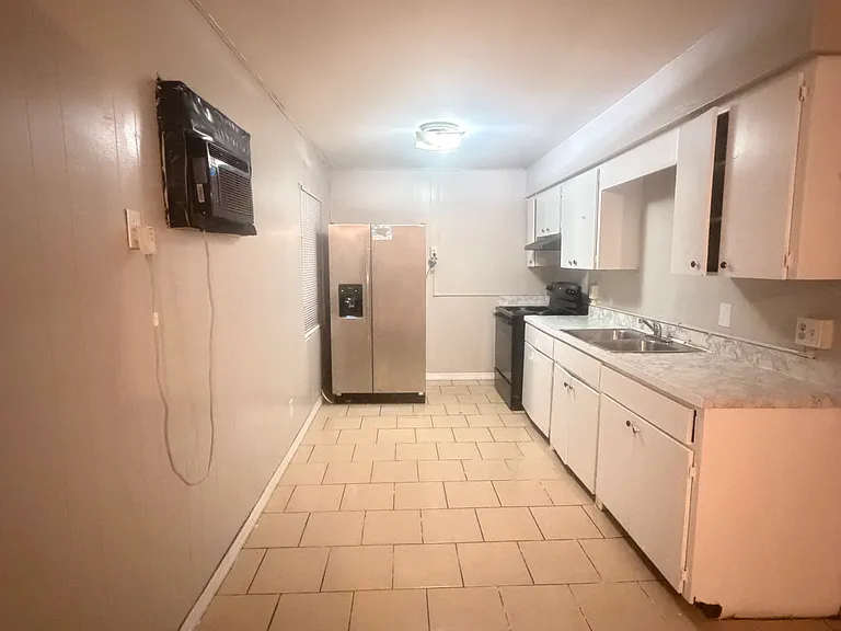 1113 Martin St #2 — Photo 3