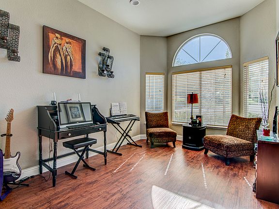 4th image of 5709 Pearl Dr