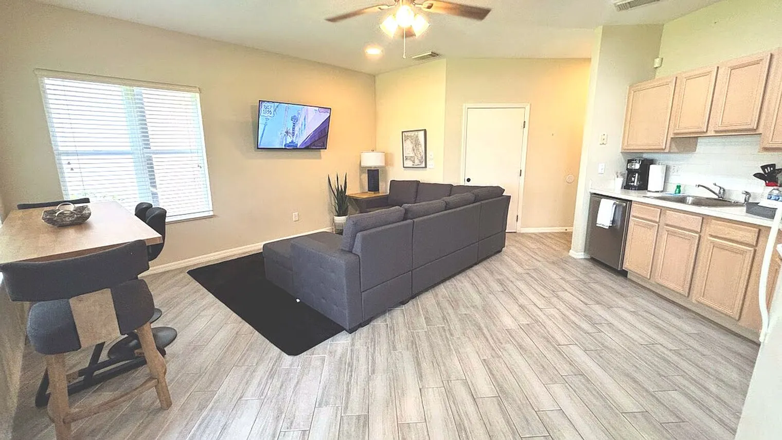 2 bed, 1.0 bath, $4,530 — Photo 3