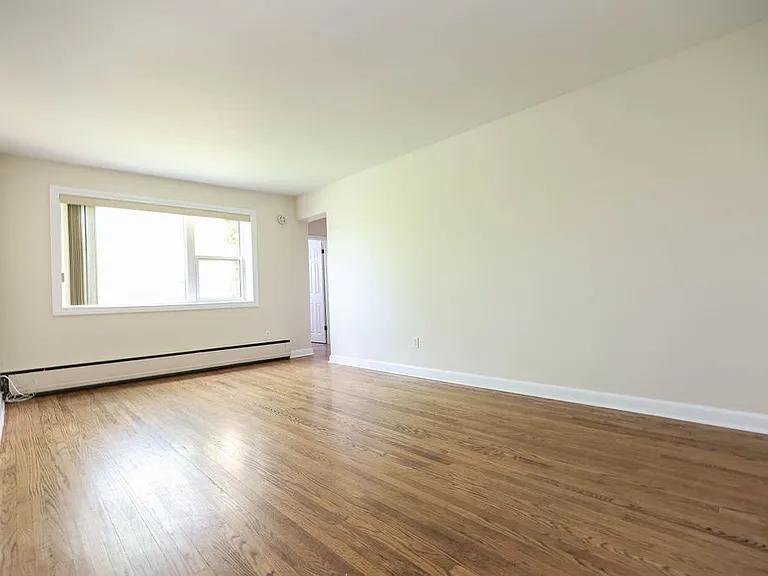 825 Corydon Ave — Photo 35