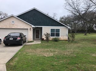 130 San Chez Dr, Lake Kiowa, TX 76240
