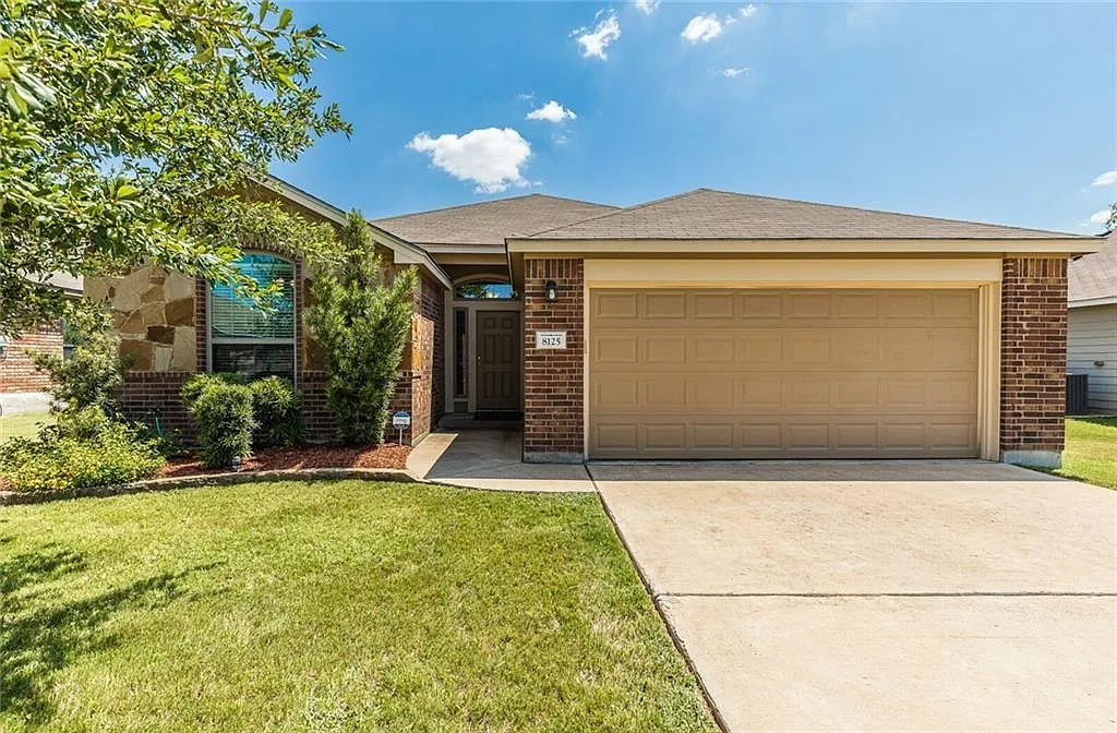 3 bed, 2.0 bath, 1439 sqft, $1,800 — Photo 2
