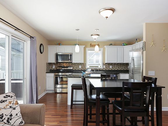 4th image of 419 Coolidge Ave #A