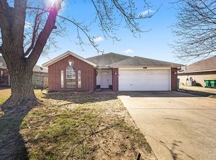 851 Honeysuckle Dr, Centerton, AR 72719