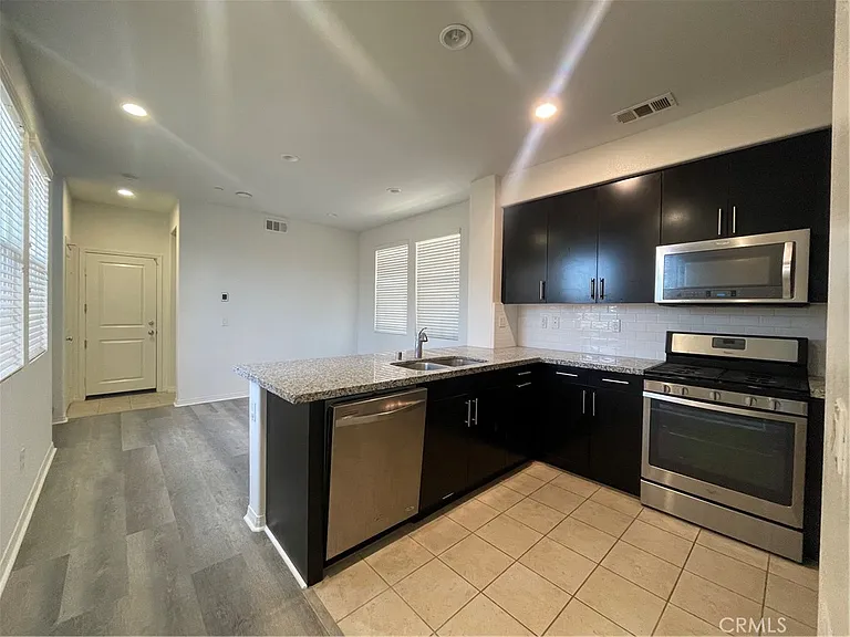 808 S Gladys Ave — Photo 3