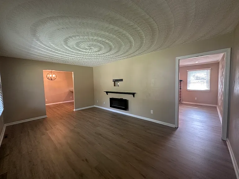 536 Summit Ridge Dr — Photo 2