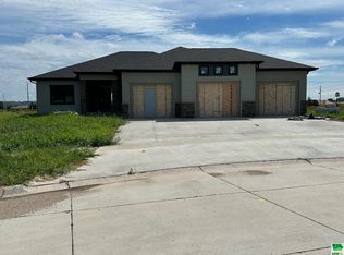 911 Cattail Ct, North Sioux City, SD 57049