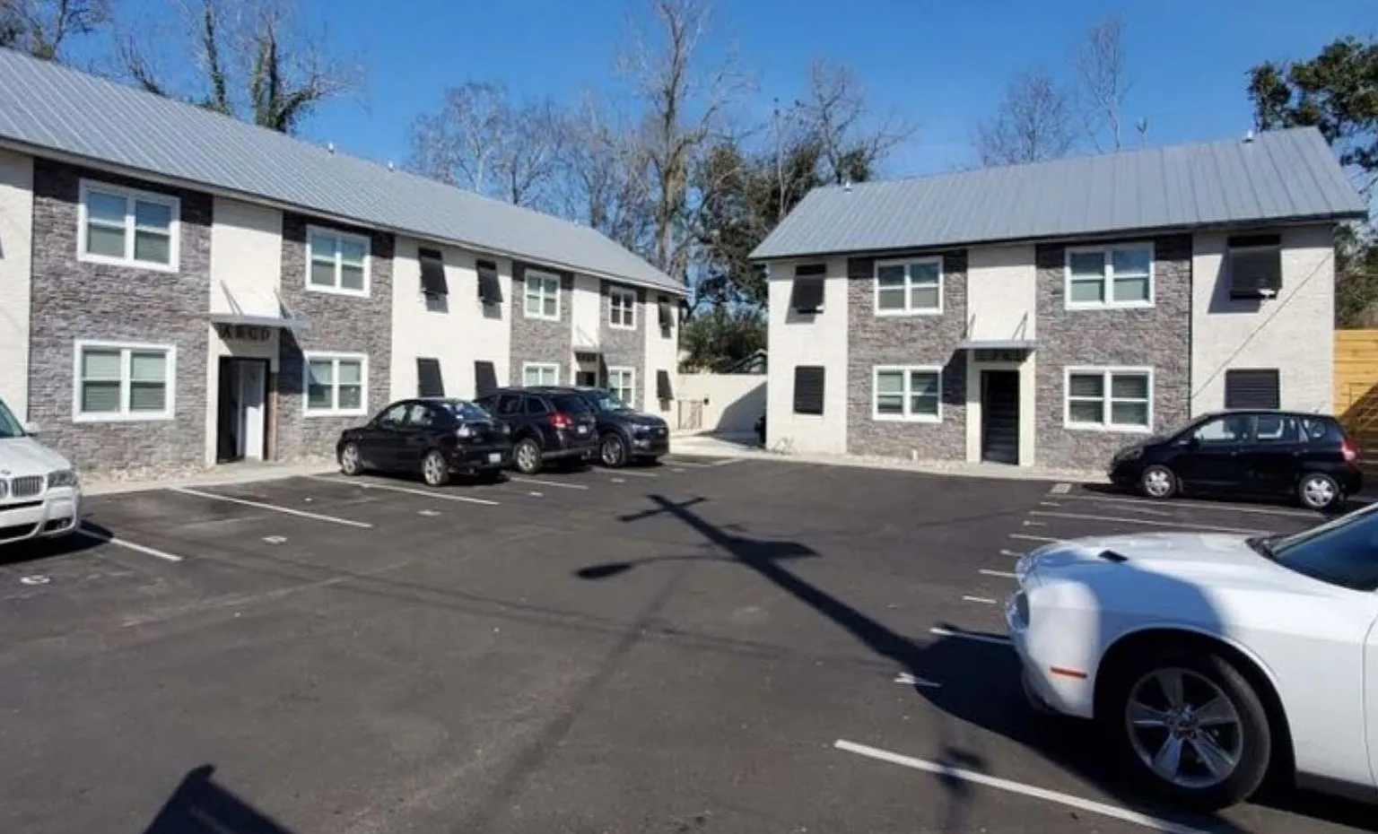 2 Bed, 1 Bath Renovated Apartments Near Tanger Outlet! — Photo 1