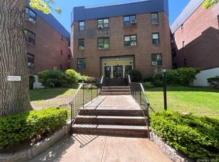 12 Welwyn Rd APT 2P, Great Neck, NY 11021