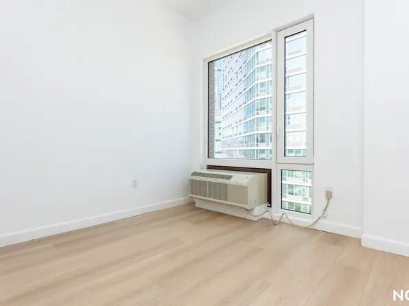 26-04 Jackson Avenue image 11 of 56