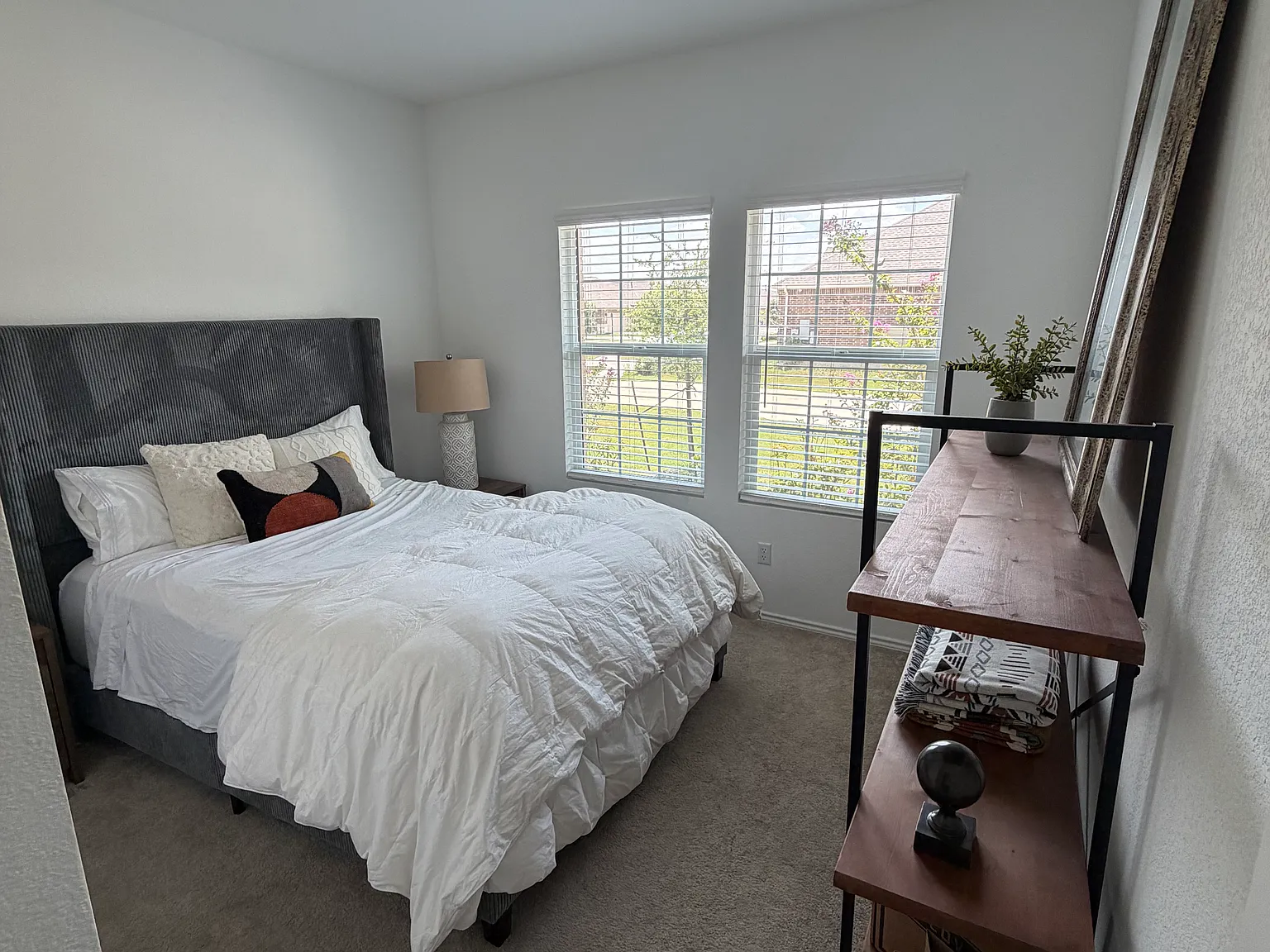 3 bed, 1312 sqft, $900 — Photo 1