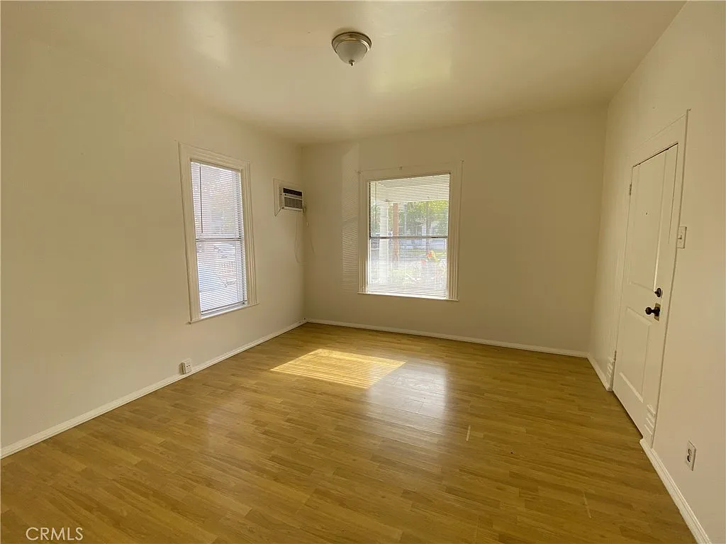 Studio, 450 sqft, $1,295 — Photo 2