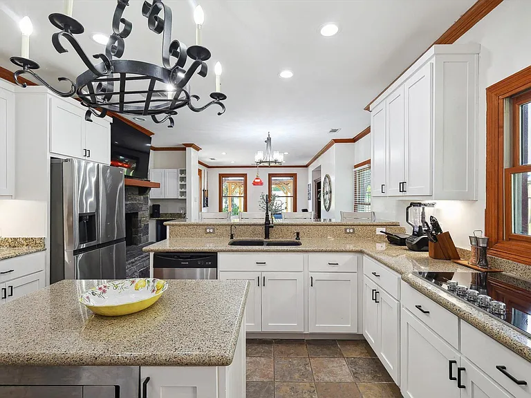 204 Covey Ln — Photo 13