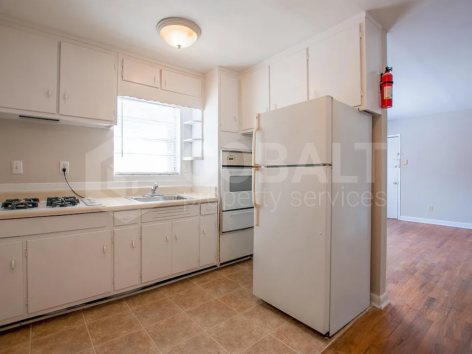 890 Greenwood Ave NE #1