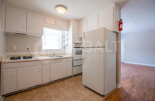 890 Greenwood Ave NE Photo 1