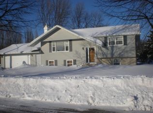 224 Plain Hills Dr, Grand Forks, ND 58201
