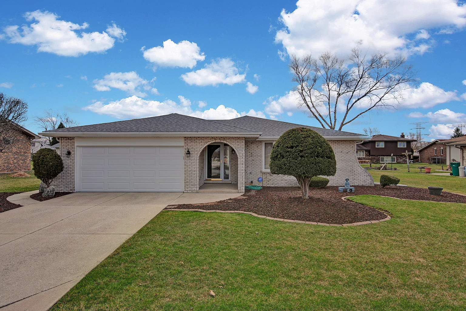 8035 Saint James Dr photo 1