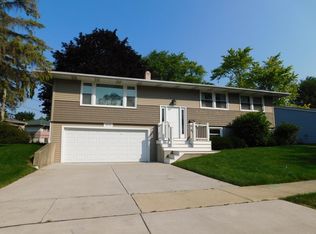 3076 Wakefield Dr, Carpentersville, IL 60110