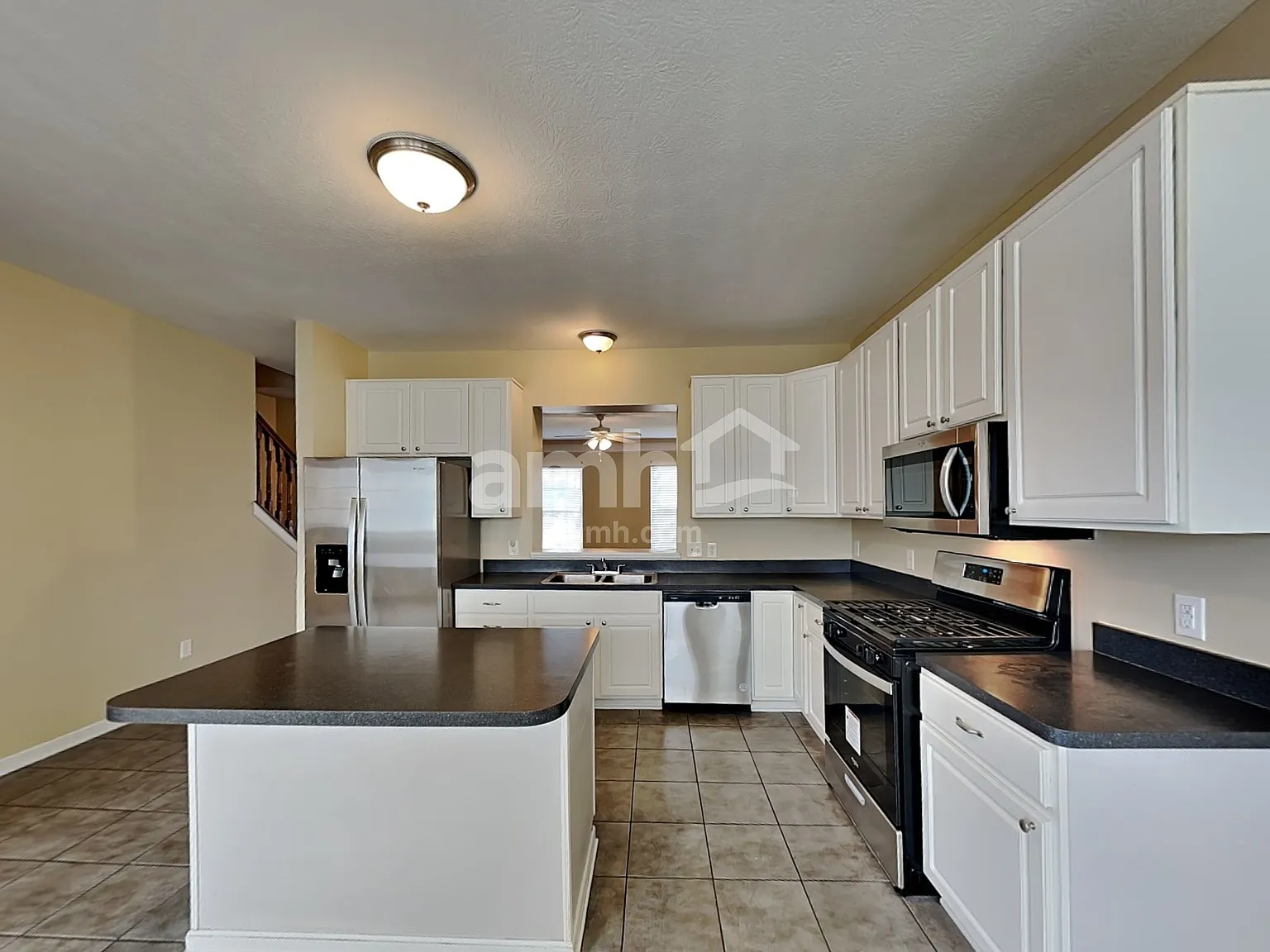 3 bed, 2.5 bath, 1844 sqft, $2,490 — Photo 3