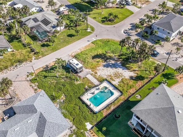 7950 Buccaneer Dr, Fort Myers Beach, FL 33931
