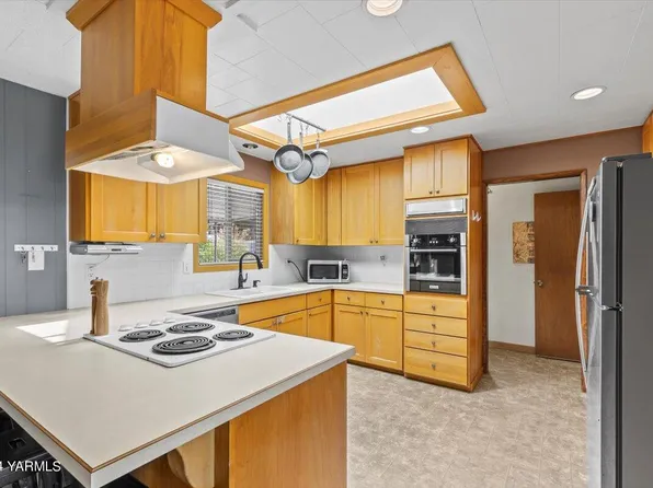 5003 Manor Dr, Yakima, WA 98901