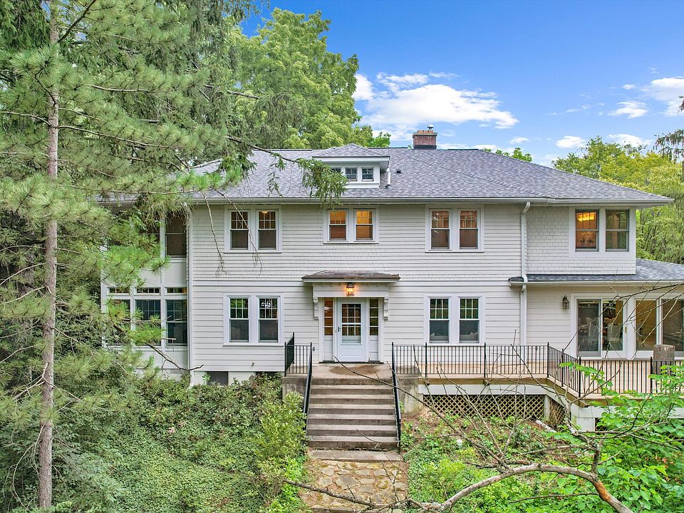 1st image of 340 Orchard Hills Dr