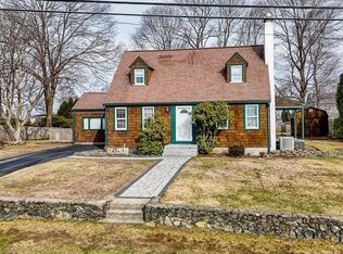 41 High St, Stoneham, MA 02180