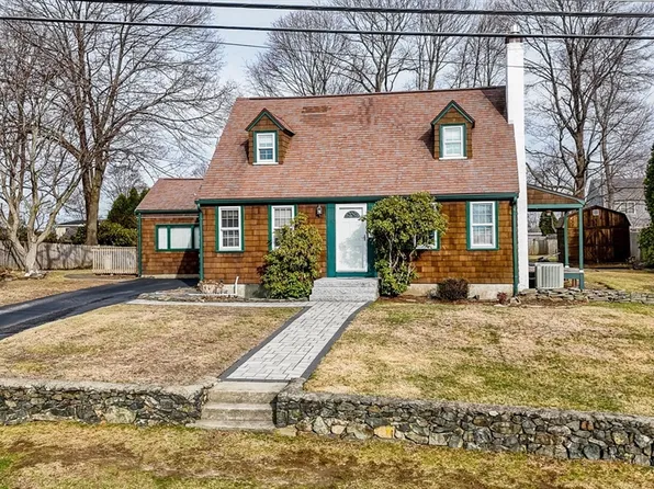 41 High St, Stoneham, MA 02180